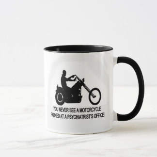 Caneca Motocicleta estacionada fora do escritório de um