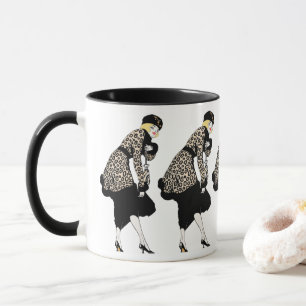 Caneca Mulher Art Déco Antiga com Casaco Estampado de Leo