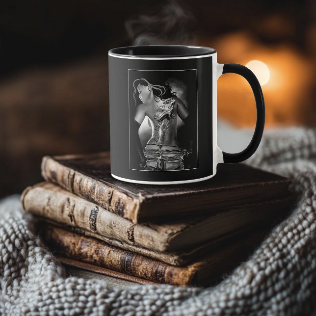 Caneca Mulher Dragão Tatuada Branca e Preta com Estilo So (Criador carregado)