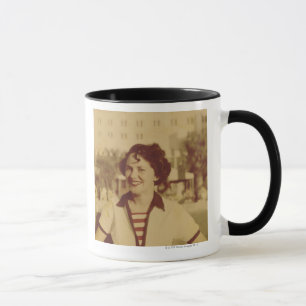 Caneca Mulher que senta-se fora