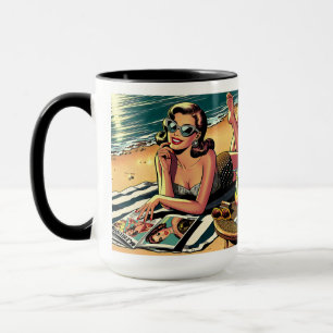 Caneca Mulher retrô na praia lendo uma revista de moda