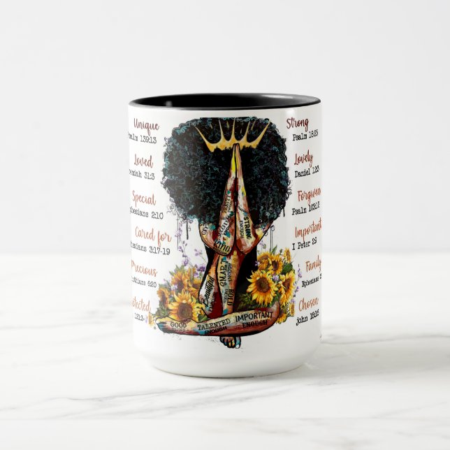 Caneca Mulheres cristãs que rezam rainha negra melanina (Centro)