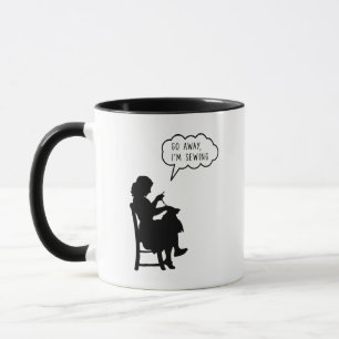 Caneca Mulheres que costuram à mão - Vá embora Estou cost