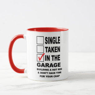 CANECA NA ARMAZENAGEM CONSTRUINDO UMA LINHA QUENTE