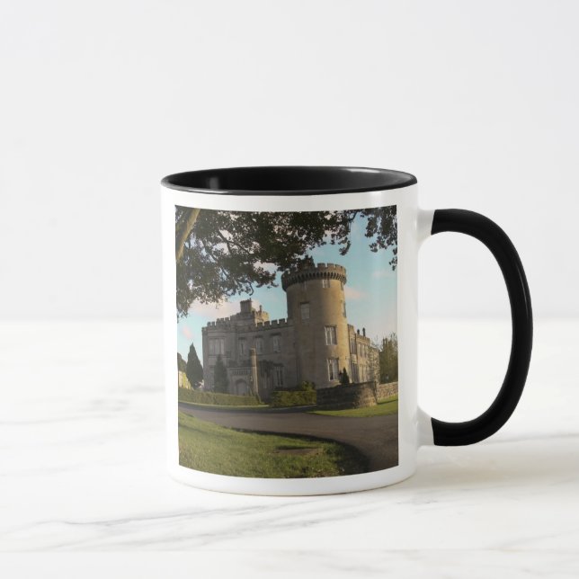 Caneca Na Irlanda, a entrada lateral do Castelo Dromoland (Direita)