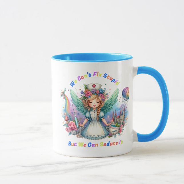 Caneca Não é Possível Corrigir Estúpidos: Enfermeira Enca (Direita)