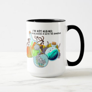 Caneca Não estou me escondendo; estou me misturando em en