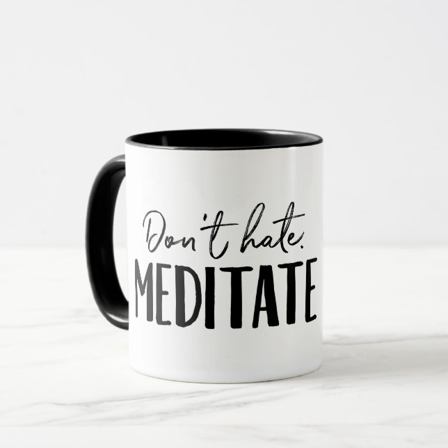 Caneca Não Odeie Meditar Tipografia (Frente Esquerda)