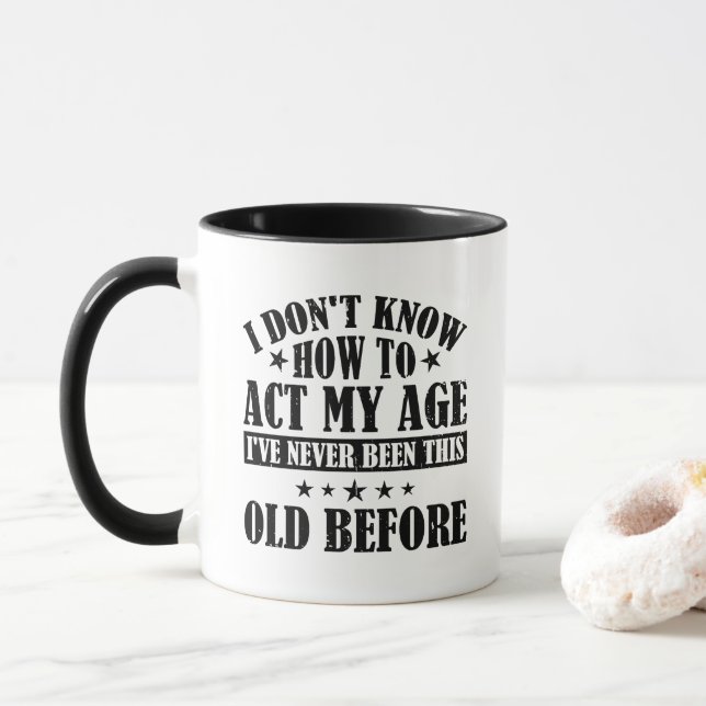 Caneca Não Sei Como Agir Para Minha Idade É Engraçado (Com Donut)