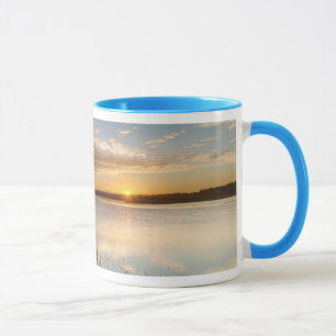 Caneca Nascer do sol sobre áreas alagadas em Arrowwood Na