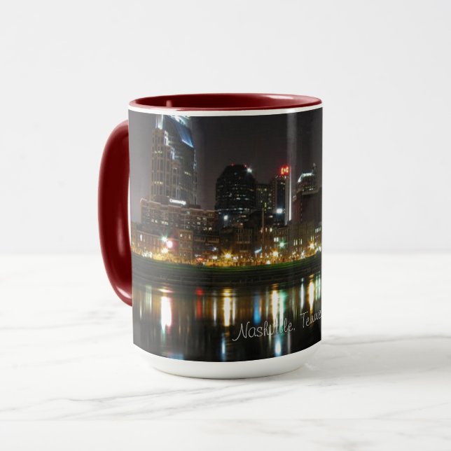 Caneca Nashville, Tennessee Skyline à noite (Frente Esquerda)