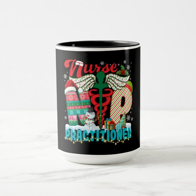 Caneca Natal de Enfermeira Praticante (Centro)