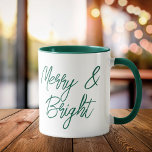 Caneca Natal de Script Verde Brilhante e feliz<br><div class="desc">Feliz e Bright Green Script Christmas Mug</div>