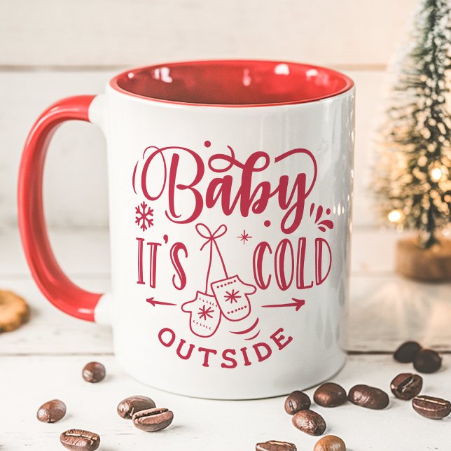Caneca Natal Vermelho de Férias 'Bebê Está Frio Lá Fora'  (Criador carregado)