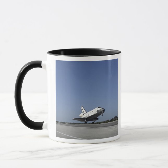 Caneca nave espacial Atlantis se aproximando da pista 33 (Esquerda)