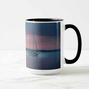 Caneca Navegando no por do sol Cienfuego, Cuba