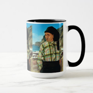 Caneca Nazare, Portugal, pescador na praia