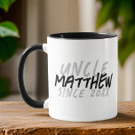 Caneca Negra Moderna e Branca Grunge Para O Tio Legal<br><div class="desc">Este design moderno e grunhido é composto por tipografia sã-serif.</div>