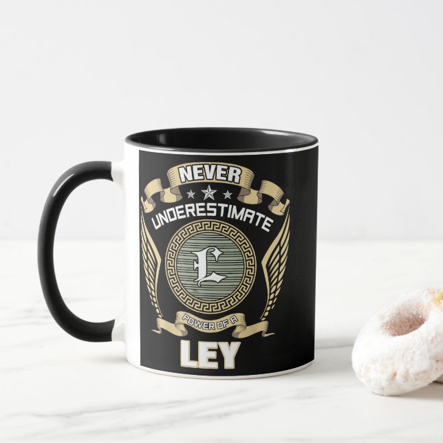 CANECA NEVER_UNDERESTIMATE_POWER_OF_A_LEY (Com Donut)