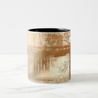 Caneca nevoenta II da ponte da manhã