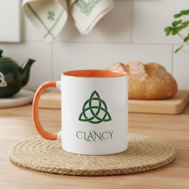 Caneca Nó Celtico Verde Vibrante da Trindade Sobrenome (Criador carregado)