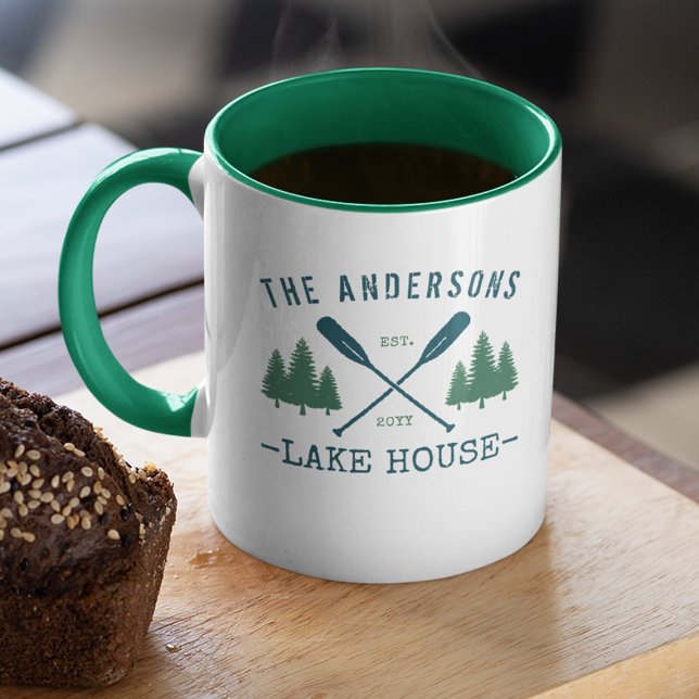 Caneca Nome da família Lago House Oars Rustic Pine Trees (Criador carregado)