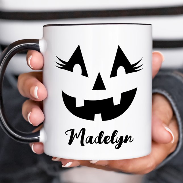 Caneca Nome feminino Jack O Lantern Script Halloween (Criador carregado)