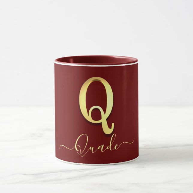 Caneca Nome Q do Monograma Personalizado Elegante Dourado (Centro)