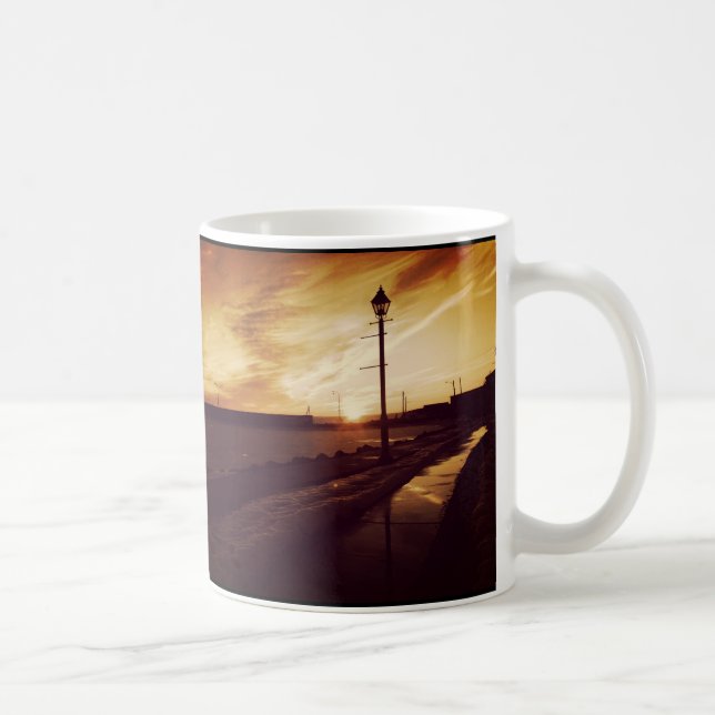 Caneca normal com fotografia de Sepia Harbourfront (Direita)