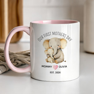 Caneca Nosso Primeiro Dia das Mães, Mãe Elefant e Bebê Mu