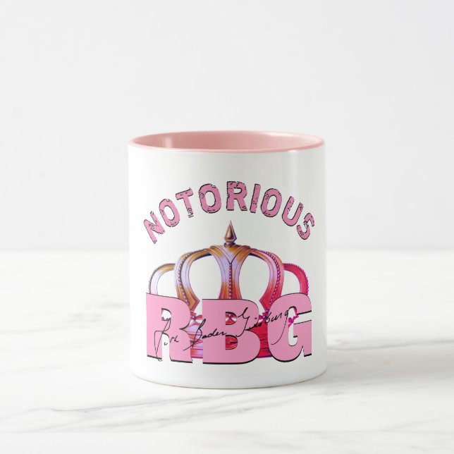Caneca Notoriamente RBG Ruth Bader Ginsburg Assinatura (Centro)