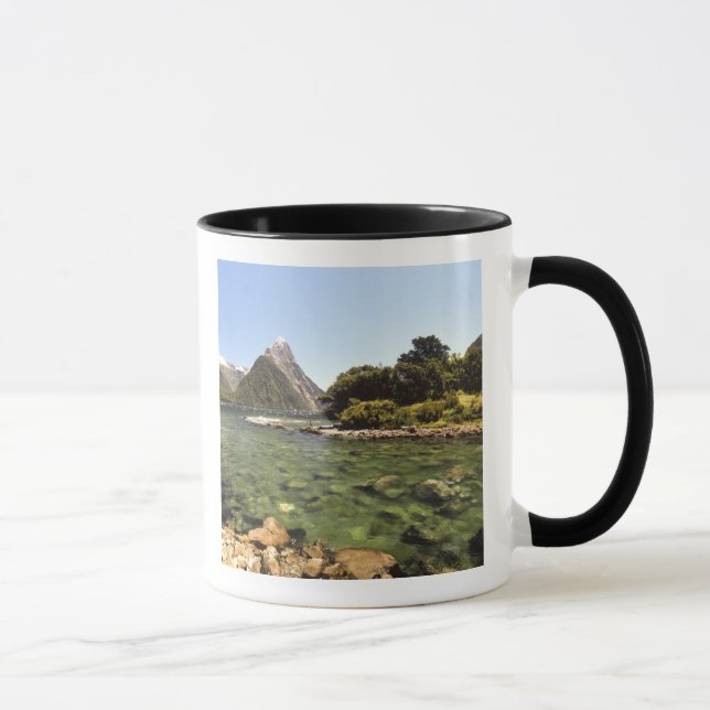Caneca Nova Zelândia, Mitre Peak, & Rio Bowen entrando (Direita)