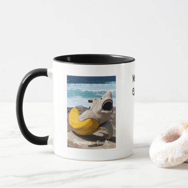 Caneca Nunca Façam Contato Olho Quando Comem Banana! Cane (Com Donut)