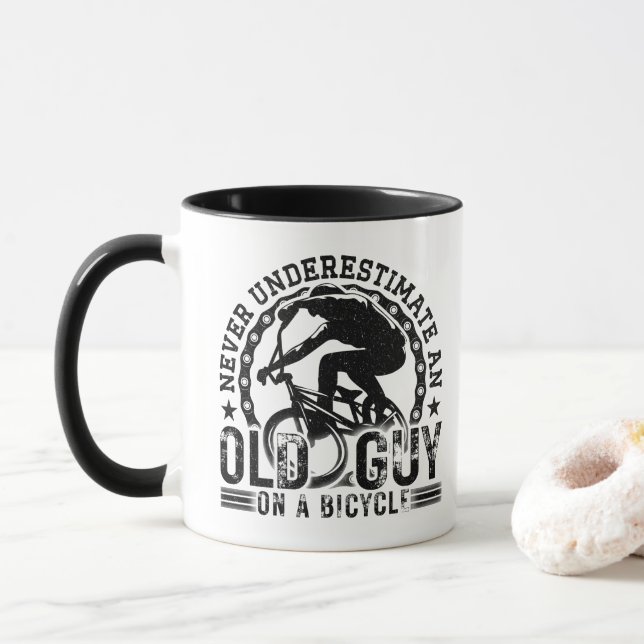 Caneca Nunca Subestime Um Velho Ciclo De Cara Legal (Com Donut)