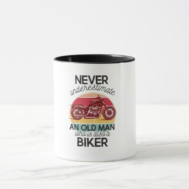 Caneca Nunca subestime um velho que também seja motocicli (Centro)