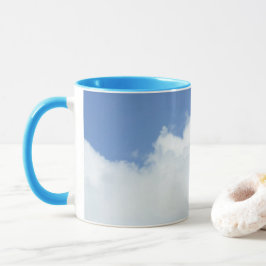 Caneca Nuvens Fluffy no Céu Azul Brilhante