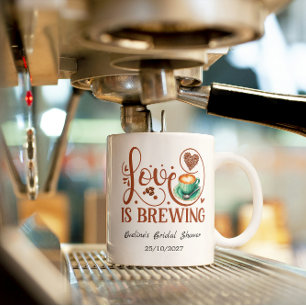Caneca O Amor Está Fermentando Chuva de Presentes de Noiv