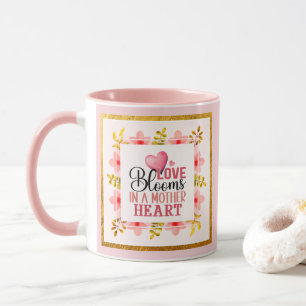 Caneca O Amor Floresce no Coração Cor-de-Rosa Floral de u