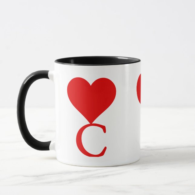 Caneca O C inicial com um grande coração vermelho (Esquerda)