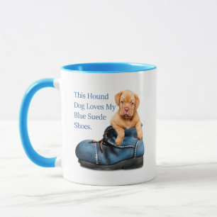 Caneca O cão de cão ama calçados azuis da camurça