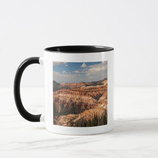 Caneca O cedro quebra o monumento nacional, Utá (Esquerda)