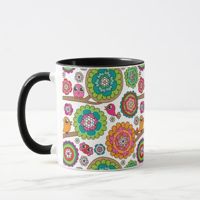 Caneca o doodle floresce o teste padrão do fundo (Esquerda)