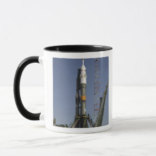 Caneca O foguete de Soyuz é erigido na posição 2