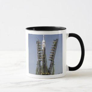 Caneca O foguete de Soyuz é erigido na posição 4