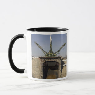 Caneca O foguete Soyuz é erguido na posição 3