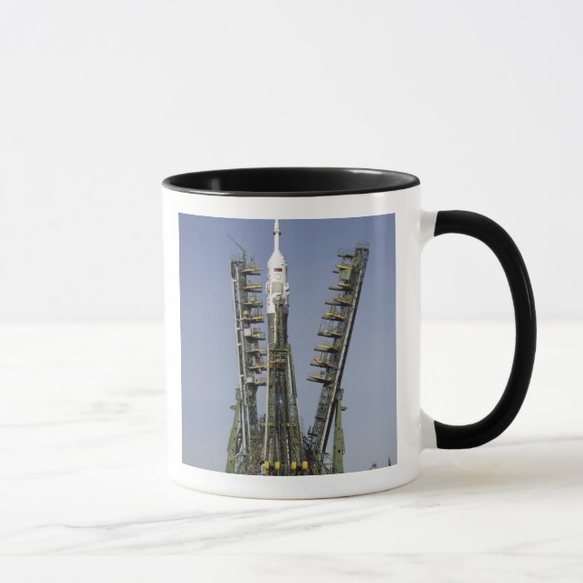 Caneca O foguete Soyuz é erguido na posição 4 (Direita)
