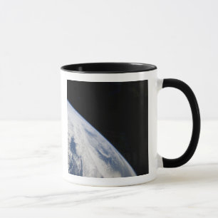 Caneca O horizonte e a obscuridade da terra do espaço