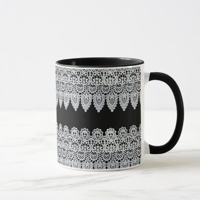 Caneca O laço branco forma uma beira delicada contra o (Direita)