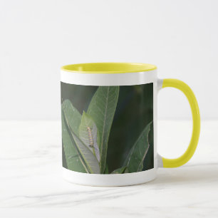 Caneca O monarca Caterpillar agride