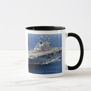 Caneca O navio de ataque anfíbio USS Peleliu